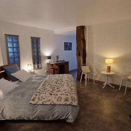 Domaine Le Puits Du Moulin Bed & Breakfast Comberjon Exterior foto